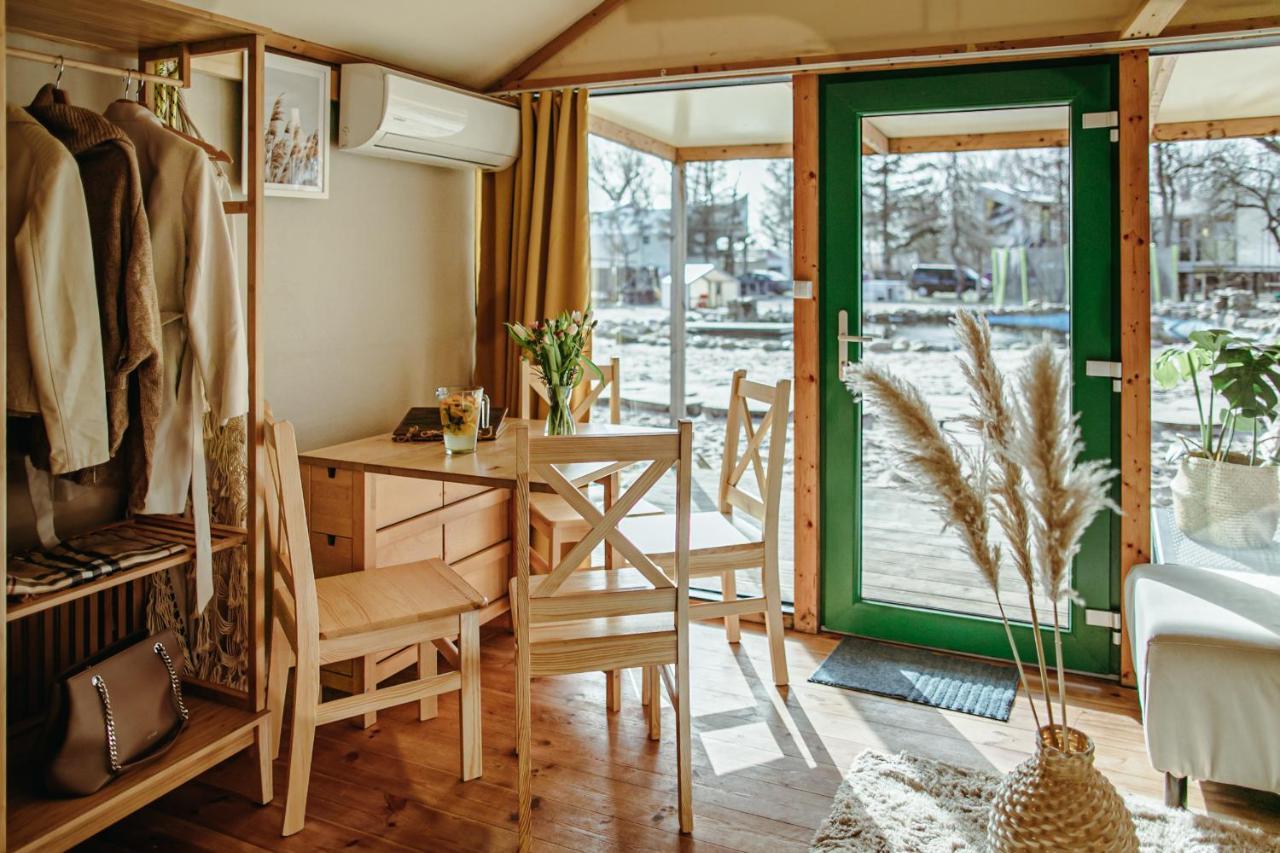 Herbals - Tree&Lake Houses With Bath, Sauna, Bikes, Motorboat Mielno  Eksteriør billede