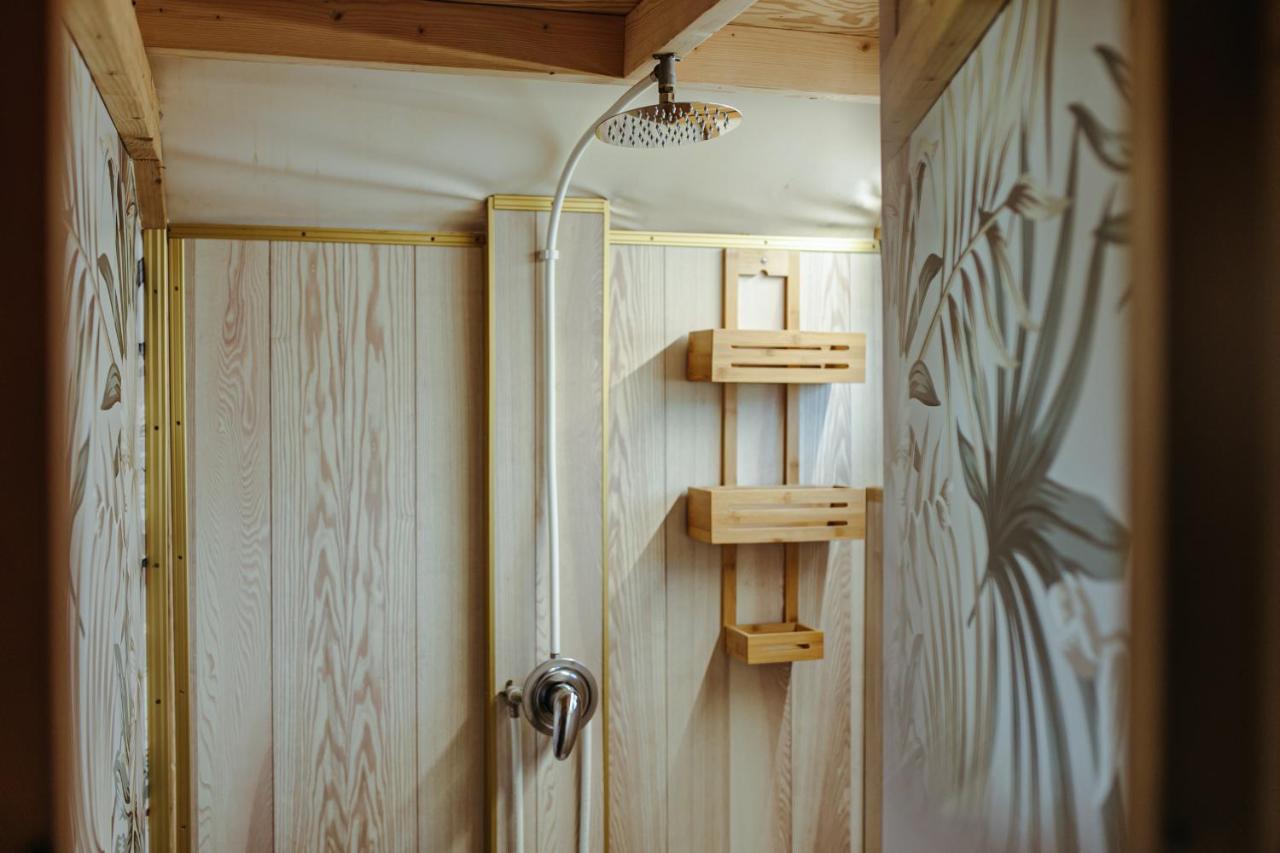 Herbals - Tree&Lake Houses With Bath, Sauna, Bikes, Motorboat Mielno  Eksteriør billede