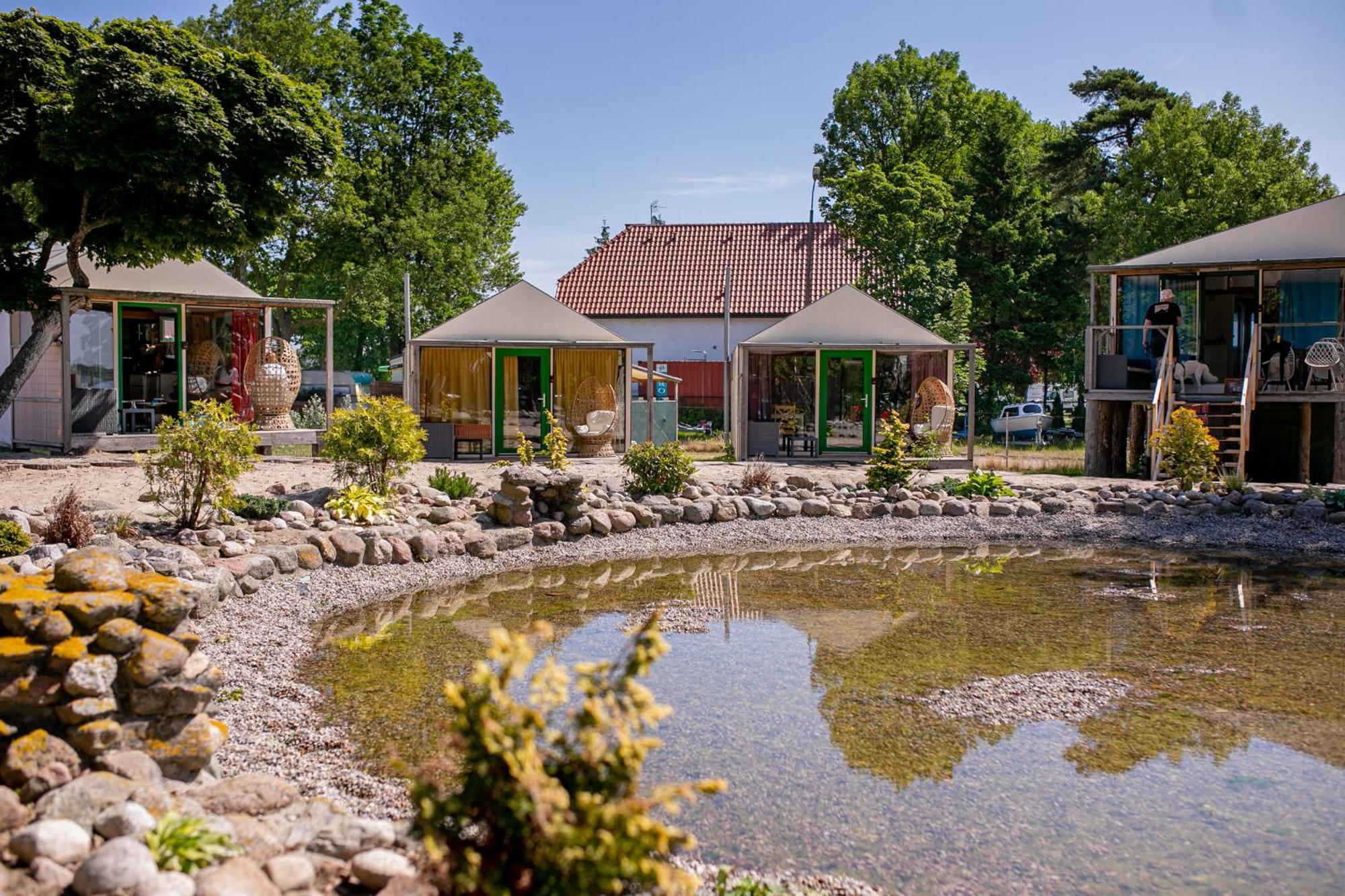 Herbals - Tree&Lake Houses With Bath, Sauna, Bikes, Motorboat Mielno  Eksteriør billede