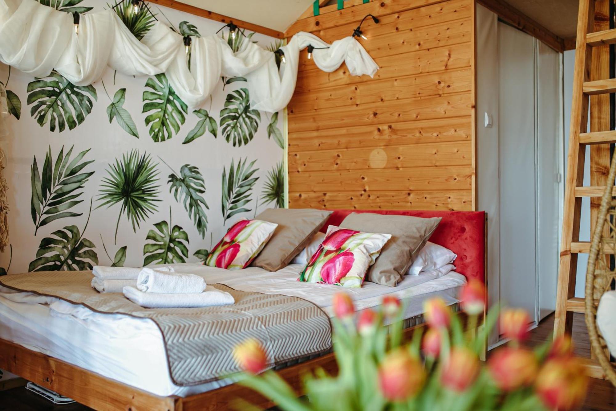 Herbals - Tree&Lake Houses With Bath, Sauna, Bikes, Motorboat Mielno  Værelse billede